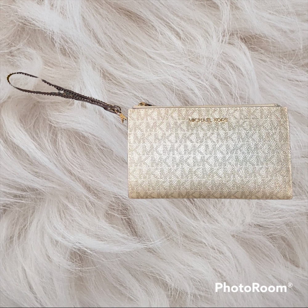 Michael Kors Jet Set Wristlet